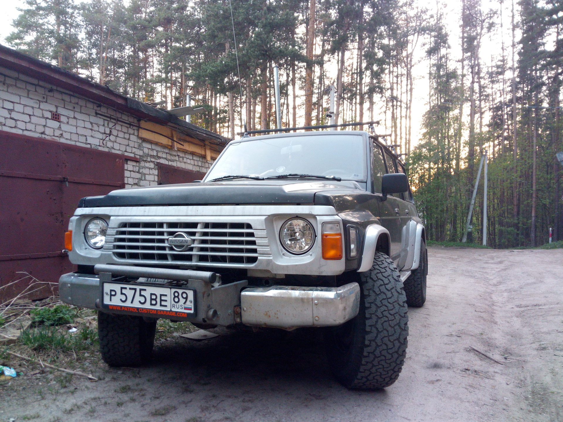 Доминирует.