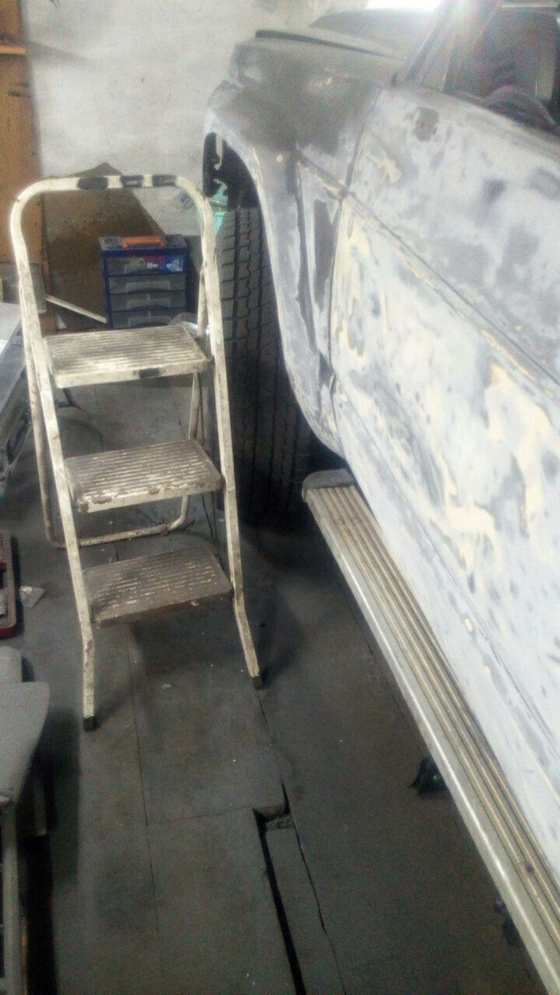 Понапокупают машин, до крыши без лестницы не добраться нормальному человеку!
