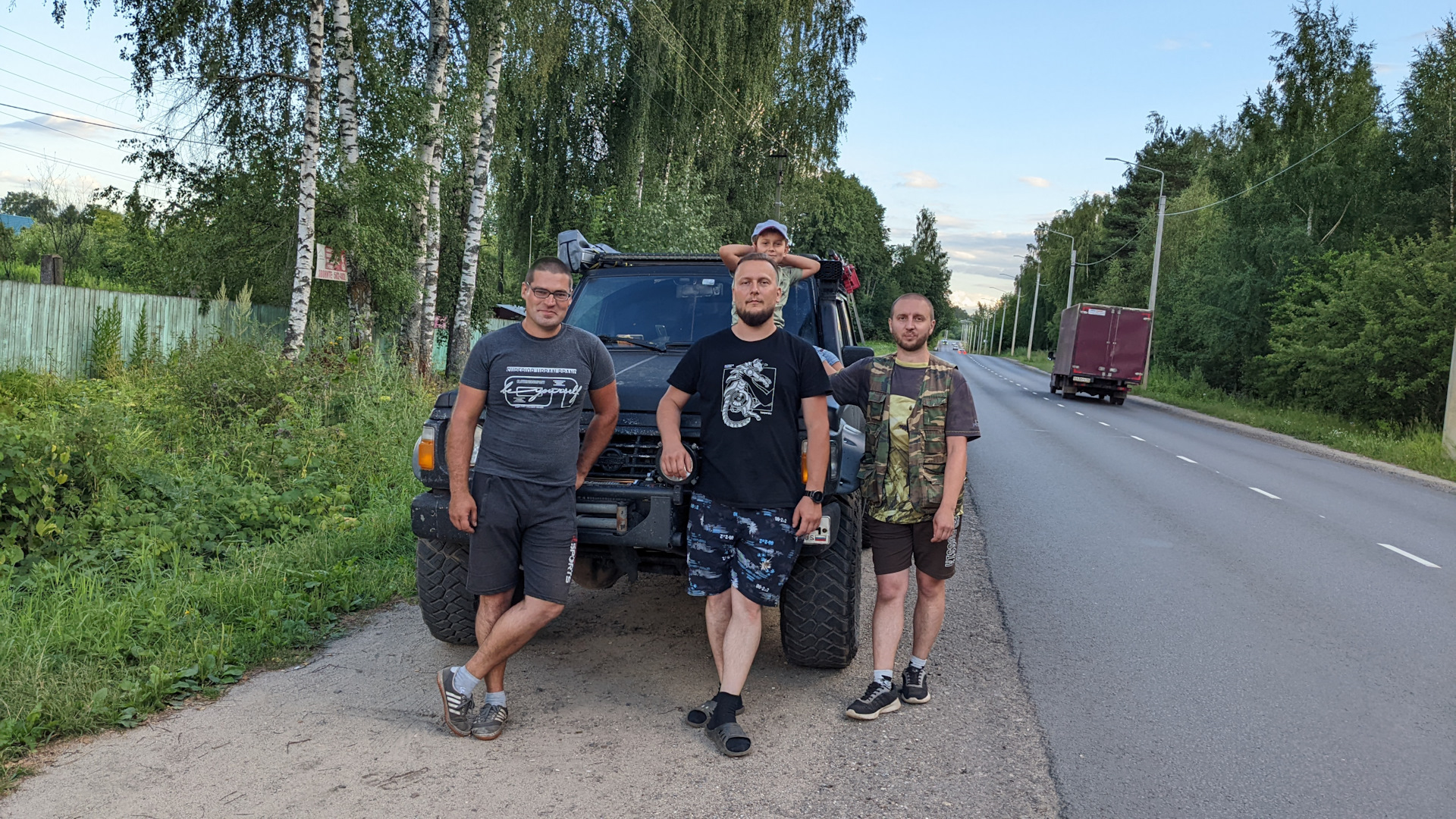 Бригада теперь большая, Кроконяшки и не видно