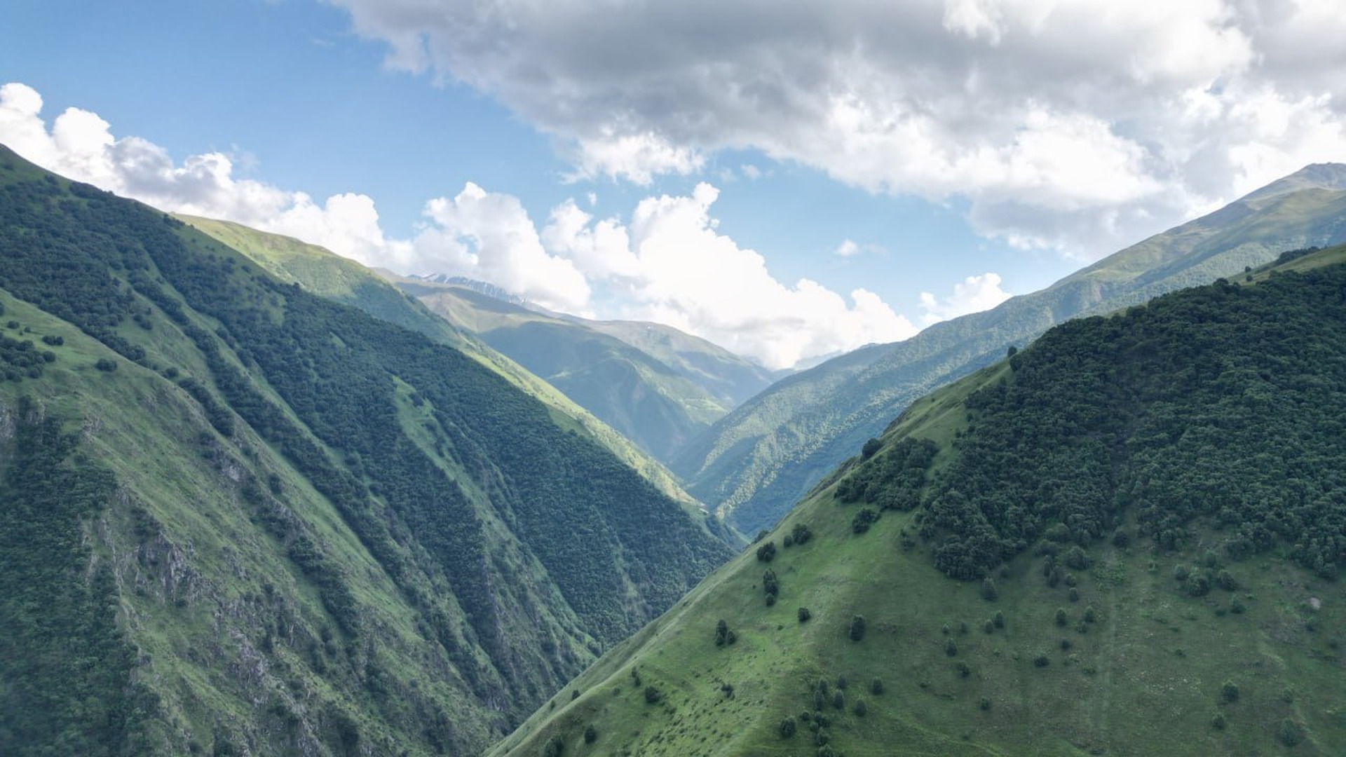 Нереальные краски гор и неба