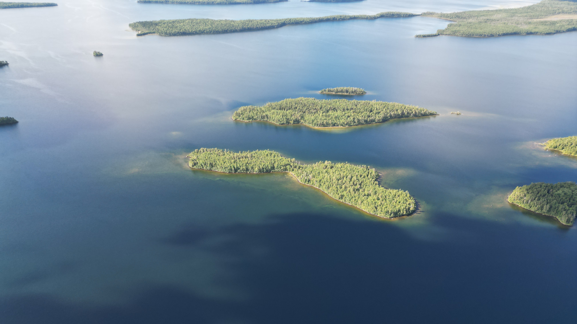 Но вот острова в чистейшей воде Маслозера…