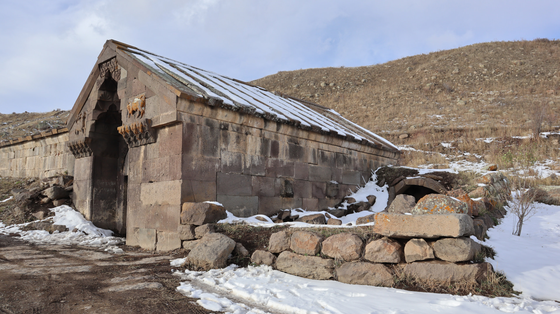 Featured image of post 0301. Yerevan weekend: Караван-сарай и вулкан Армагхан