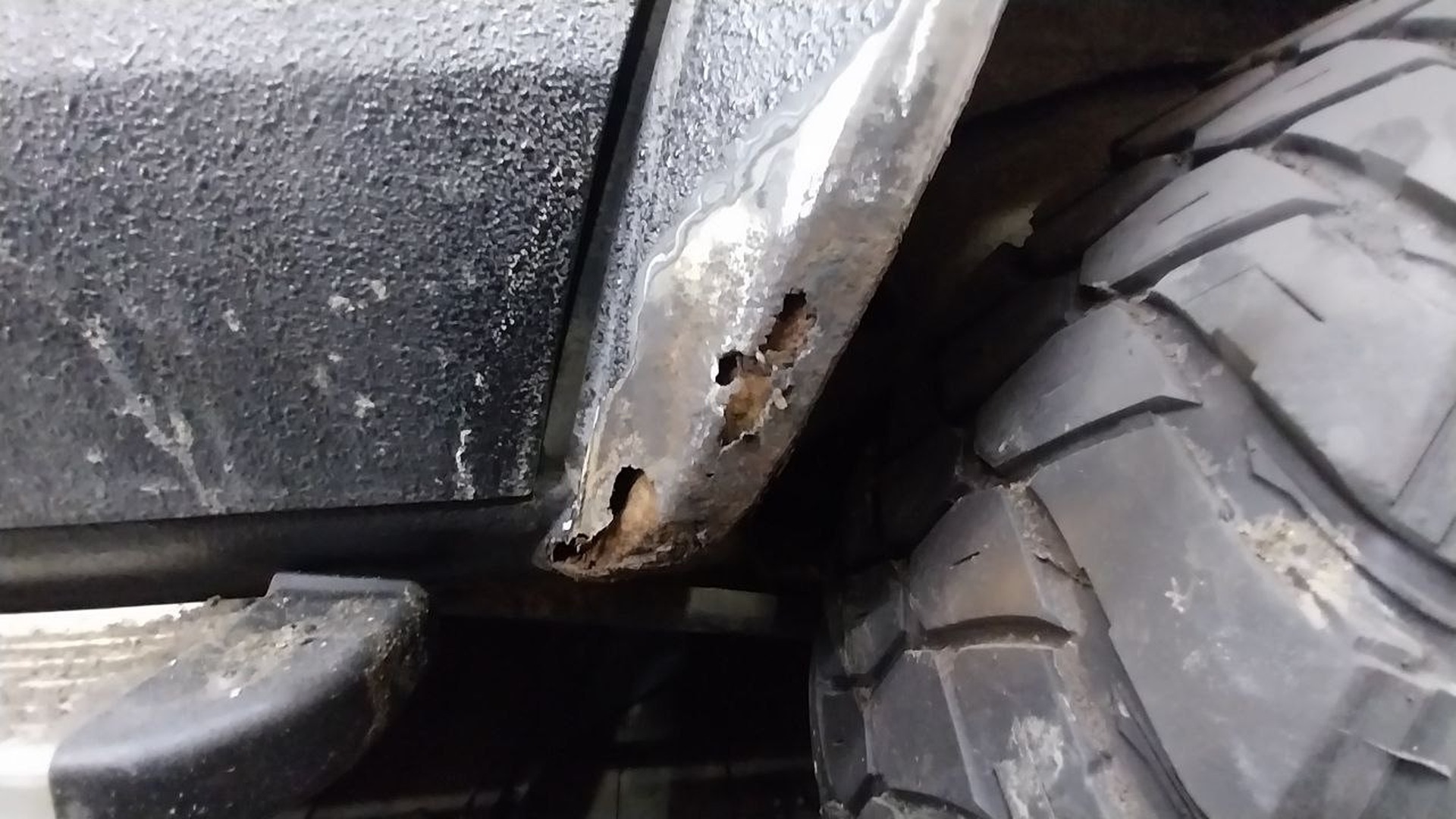 Под накладками