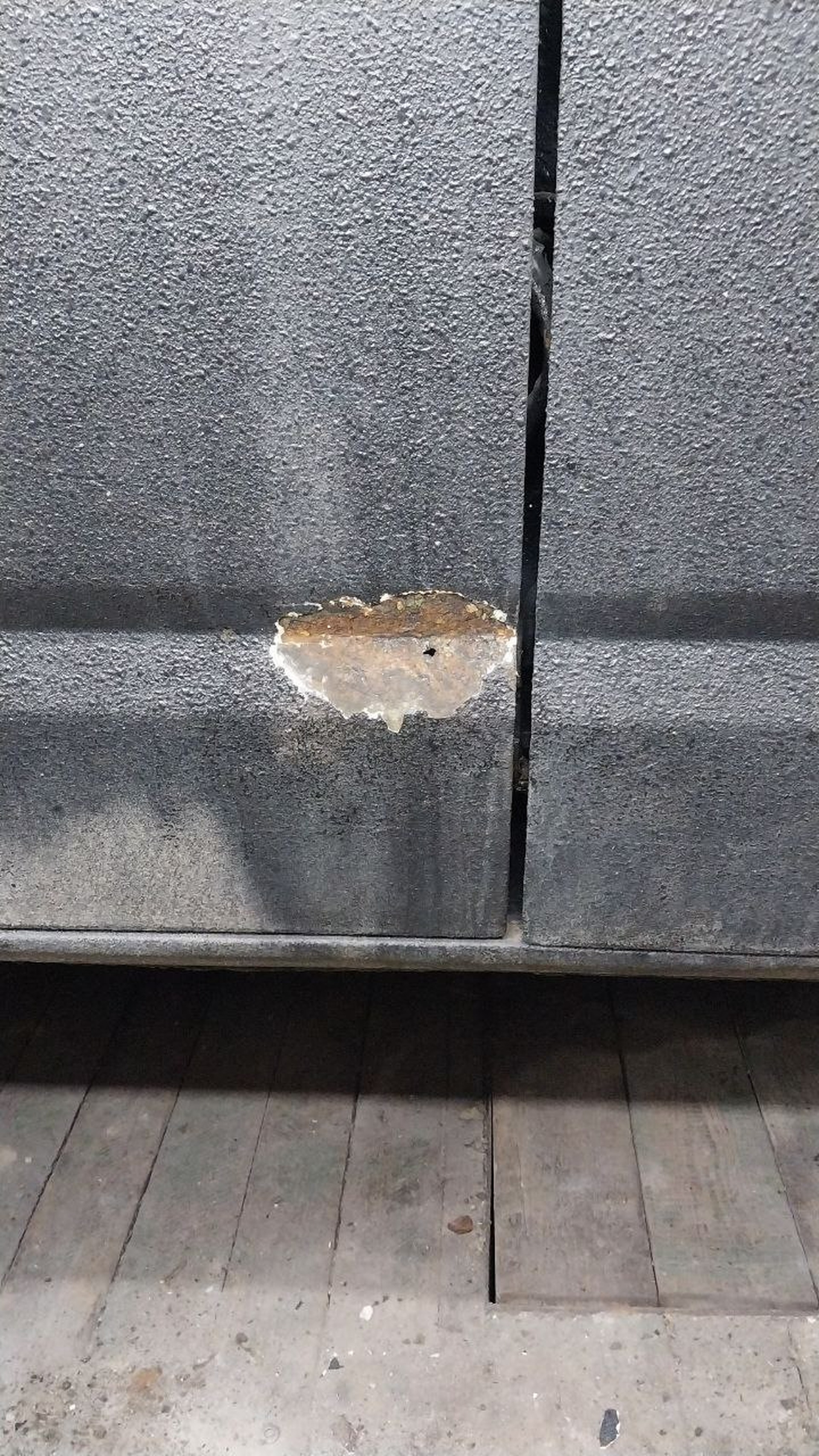Напоследок порадовала дверь. К счастью, локально