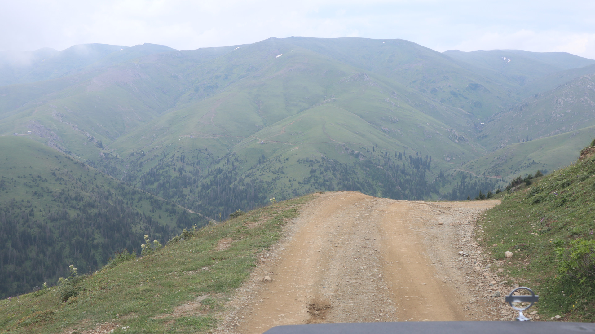 Дорога, вроде, есть, а всё-равно страшно